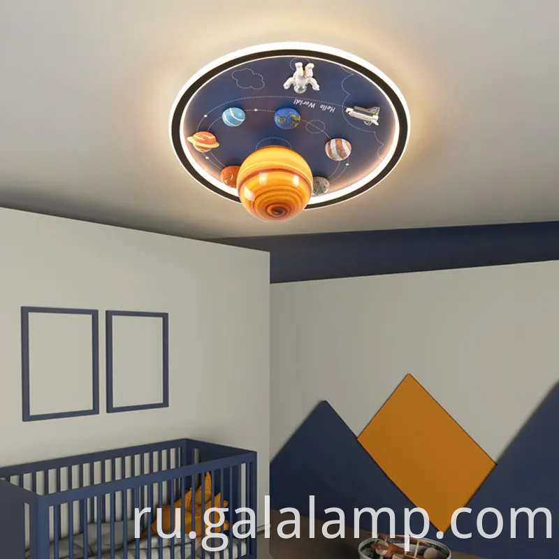 Творческая потолочная лампа астронавта для детей